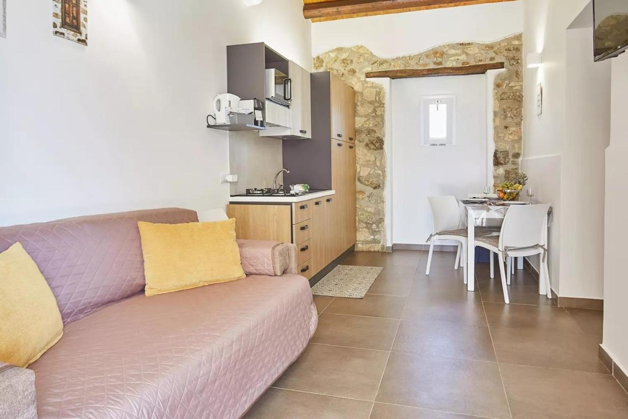 Casale Sammartano Apartments Ummari Luaran gambar